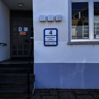 Praxis Eingangsschild