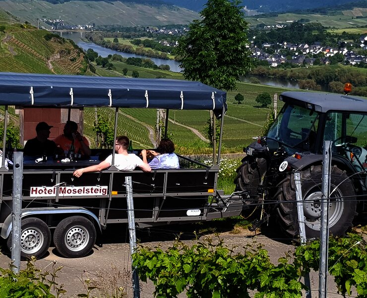 Planwagenfahrten mit dem Hotel Moselsteig
