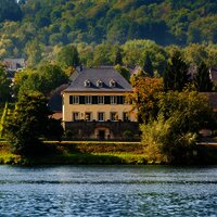 Landaus am Moselufer Wehlen