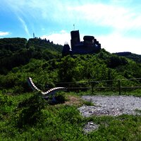 Burg Blick mit Bank