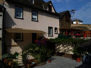 Außenansicht des Kastanienhofs Weingut Esseln