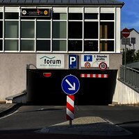 Einfahrt Parkhaus, Ort der Ladestationen