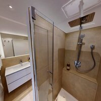 Modernes Bad mit Dusche & WC