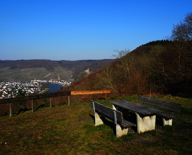 Ausblick von der Andeler Schutzhütte auf Bernkastel-Kues