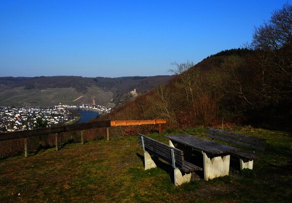 Ausblick von der Andeler Schutzhütte auf Bernkastel-Kues