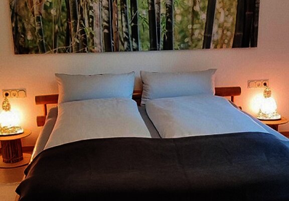 Schlafzimmer  mit 180er Bett