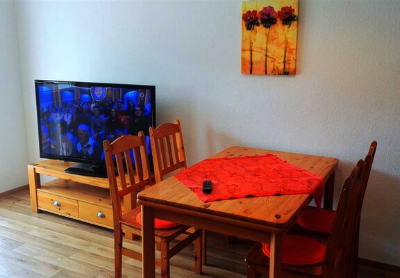 Fewo2A_TV_Esstisch_IMG_20160915_112909
