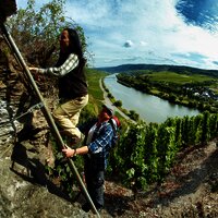 Treppenaufstieg entlang der Strecke