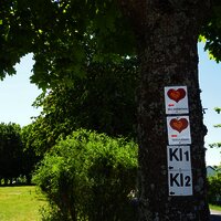 Beschilderung entlang des Weges