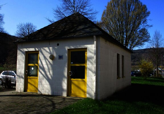 Öffentliche Toilette Uferallee