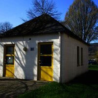 Öffentliche Toilette Uferallee