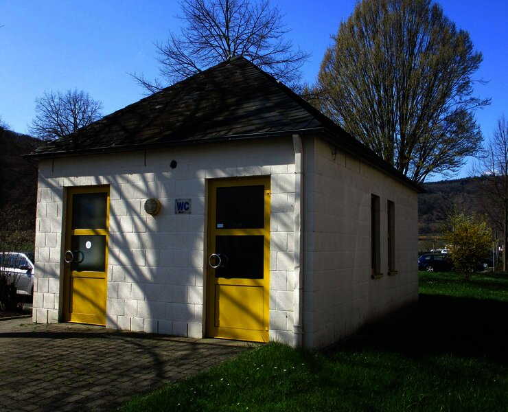 Öffentliche Toilette Uferallee