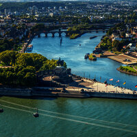 Das Bild zeigt das deutsche Eck in Koblenz. Hier fließt die Mosel in den Rhein