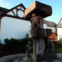 Startpunkt: Bergbaubrunnen in Monzelfeld