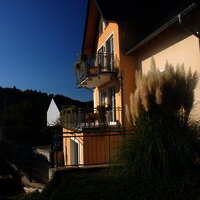 Seitliche Hausansicht