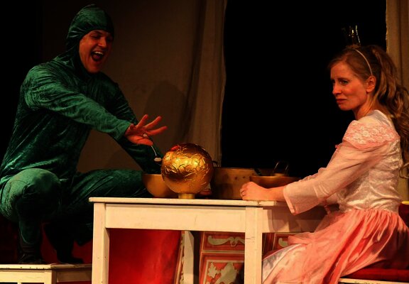 Froschkönig am Tisch