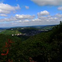 Ausblick vom Aussichtspunkt "Bresgenruh" am "Bernkasteler Bärensteig"