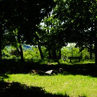 Rastbänke am Ortsausgang von Klausen