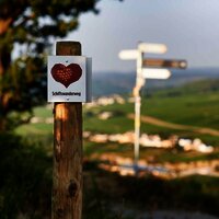 Weglogo entlang der Strecke