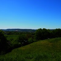 Weite Wiesen- unf Felderlandschaft
