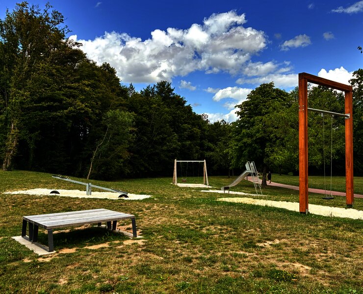 Schaukel, Wippe und Rutsche im Kurpark