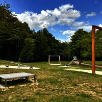 Schaukel, Wippe und Rutsche im Kurpark