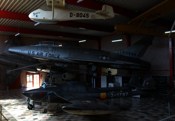 Das Bild zeigt Flugzeuge der Flugausstellung Junior.