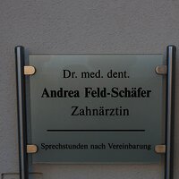 Zahnarztpraxis Dr. med. A. Feld Schild