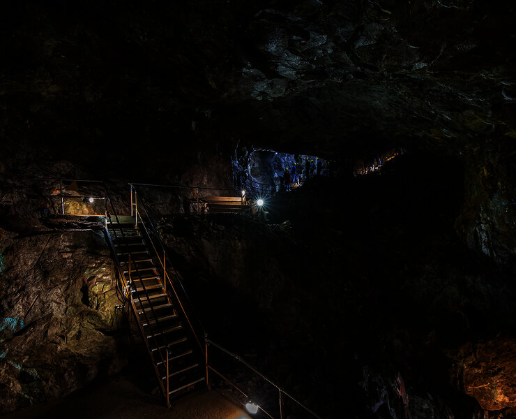 Das Foto zeigt einen Stollen des Besucherbergwerks Fischbach.