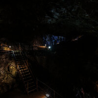 Das Foto zeigt einen Stollen des Besucherbergwerks Fischbach.