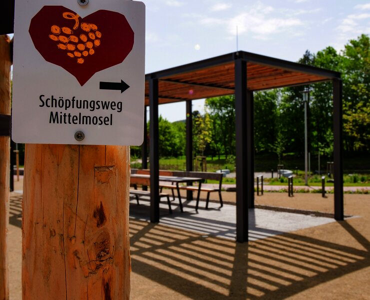 Schild des neuen Schöpfungsweges