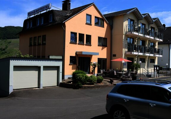 Außenansicht Christiana`s Wein und ArtHotel