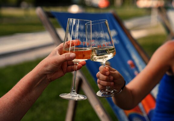 Weingenuss am Moselufer