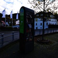 Bücherschrank an der Güterhalle 3