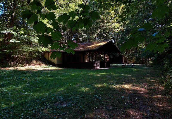 Kesten_Grillhütte_am_Sauerbrunnen