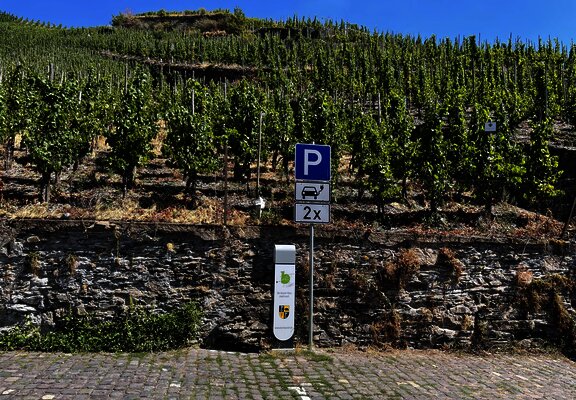 Ladestation Hinterm Graben mit Umgebung