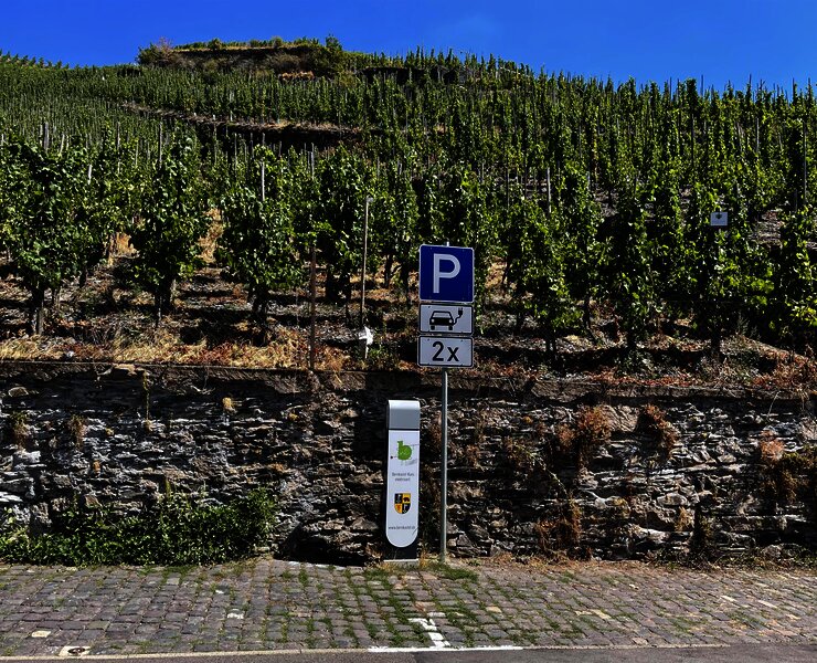 Ladestation Hinterm Graben mit Umgebung