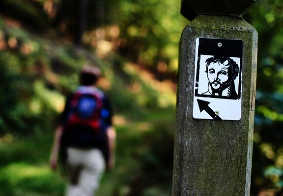 Weglogo entlang der Strecke