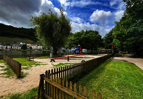 Spielplatz Kues Moselufer