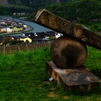 Skulptur Kniegelenk am Nitteler Skulpturenweg