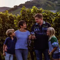 Winzerfamilie im Weinberg