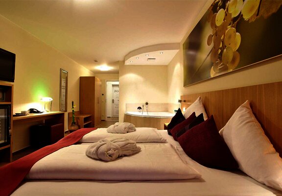 Doppelzimmer Wellness, mit Whirlpool und Balkon