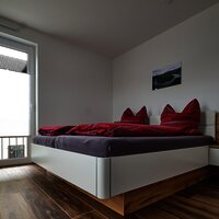Schlafzimmer mit Doppelbett