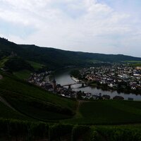 Blick von den Weinbergen auf Bernkastel-Kues