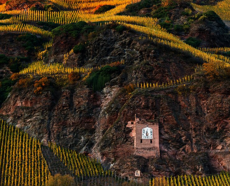Ürziger Sonnenuhr ind en Weinbergen
