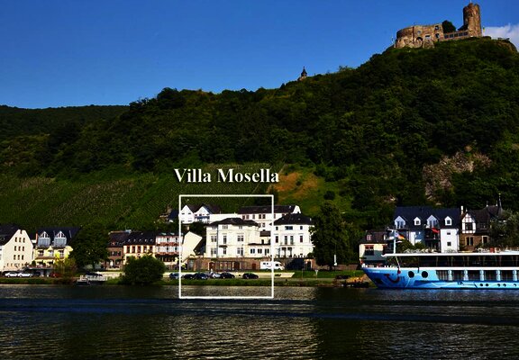 Aussenansicht Villa Mosella mit Mosel und Burg