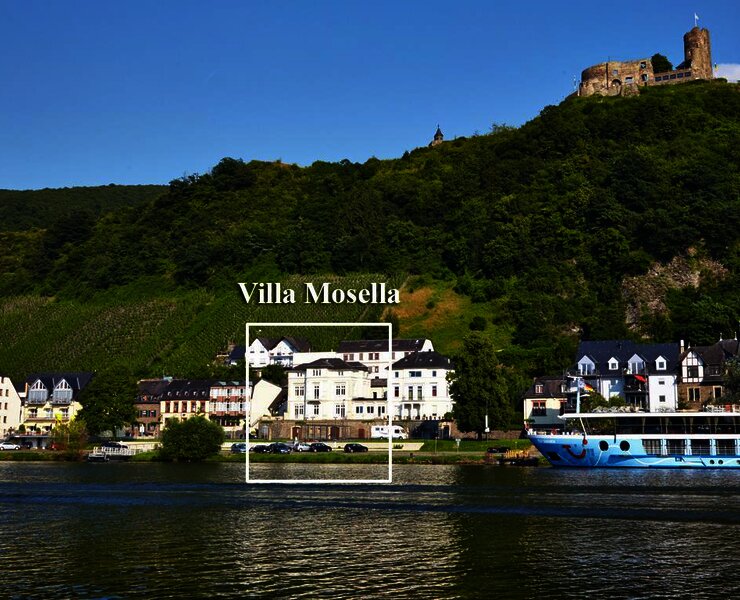 Aussenansicht Villa Mosella mit Mosel und Burg
