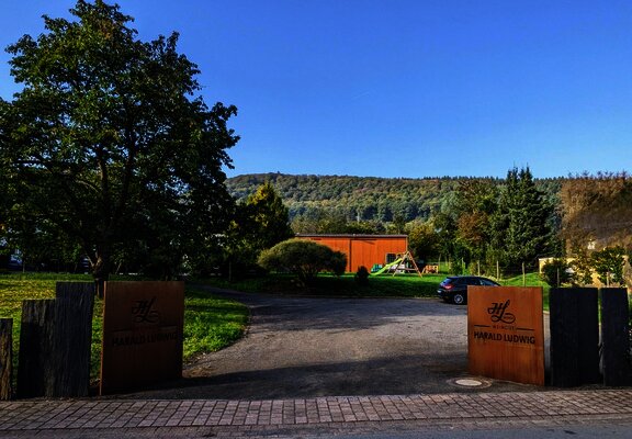 Weingut Harald Ludwig - Einfahrt