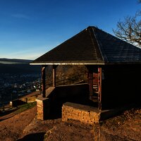 Hütte auf dem Moselsteig bei Winningen