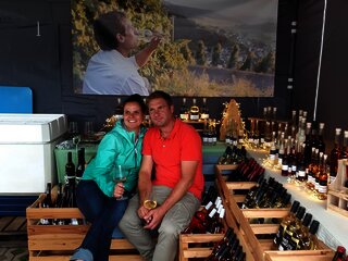 Weinstand auf dem Moselflohmarkt